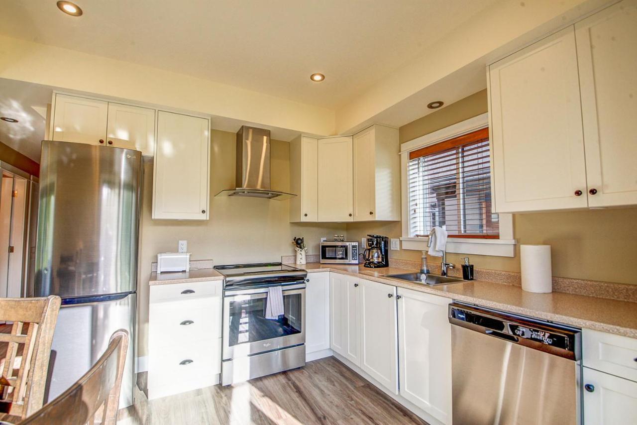 Port Renfrew Vacation Rentals Стая снимка